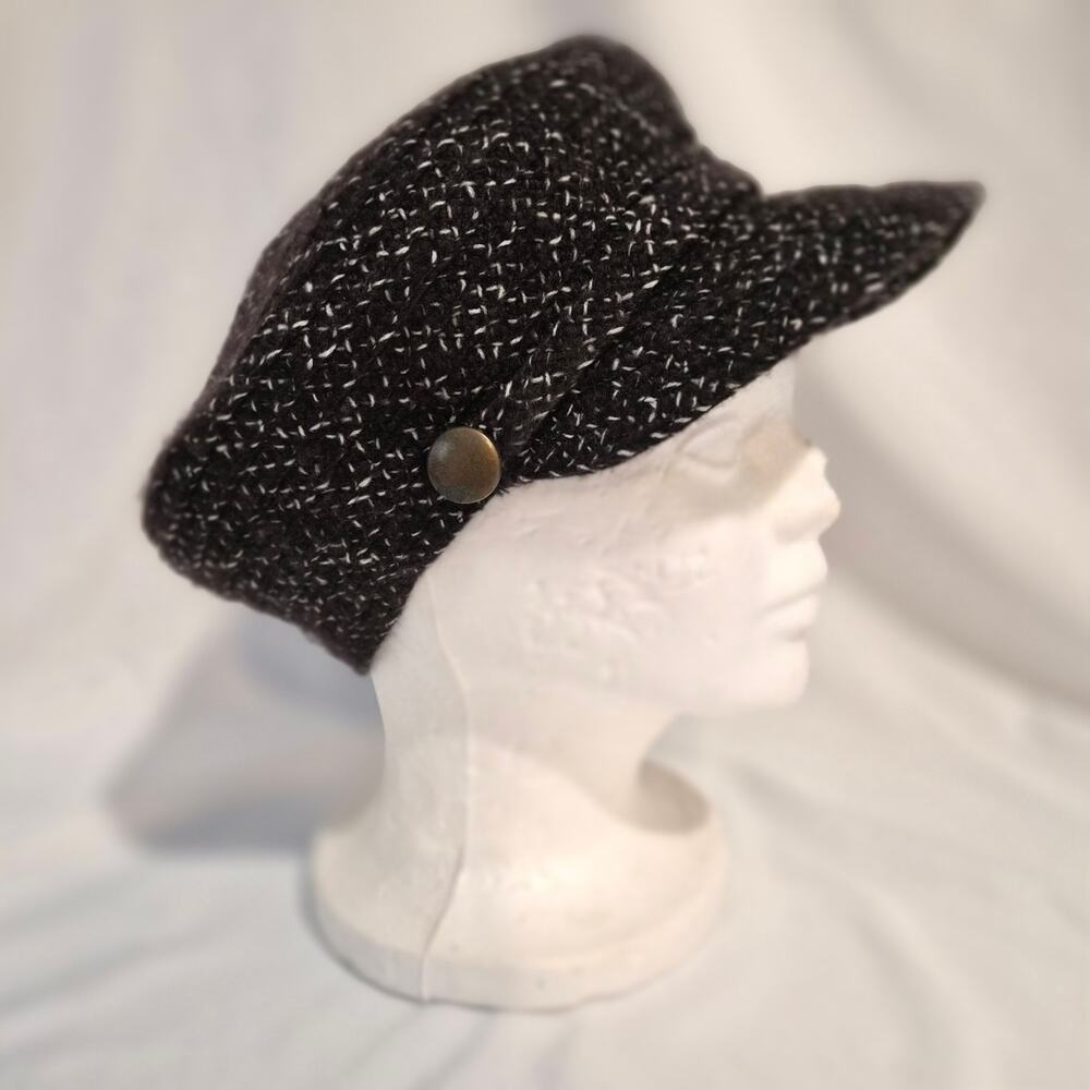 Nine West Bouclé Newsboy Hat - Black &‎ White Knit